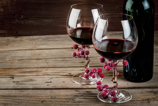 Bottiglia di vino e bicchieri — Foto Stock