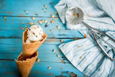 Geleneksel gözleme külah dondurma ve bir kaşık için