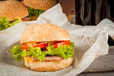 Taze ev yapımı hamburger hazırlanan