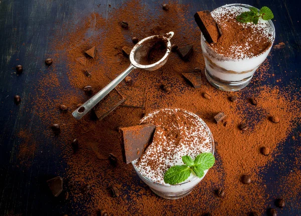 Tradicional tiramisu sobremesa italiana — Fotografia de Stock