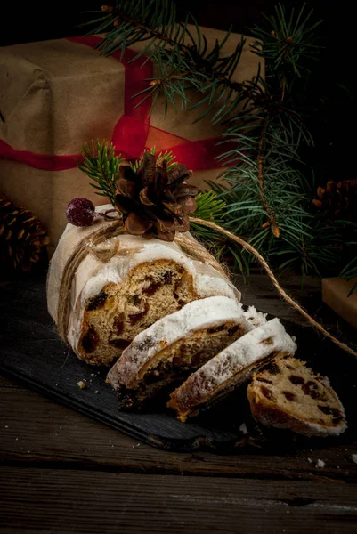 Tradycyjne Boże Narodzenie pieczenia: Stollen — Zdjęcie stockowe