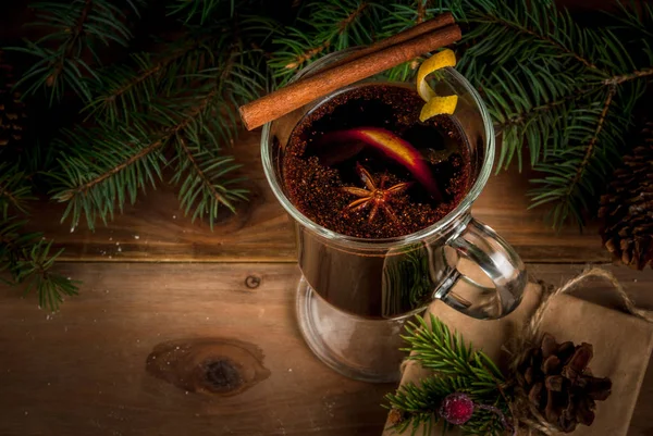 Traditionelles Weihnachtsgetränk Glühwein — Stockfoto