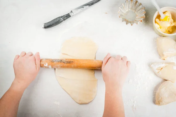 Gotowania, pieczenia modne - cruffins biszkoptów — Zdjęcie stockowe