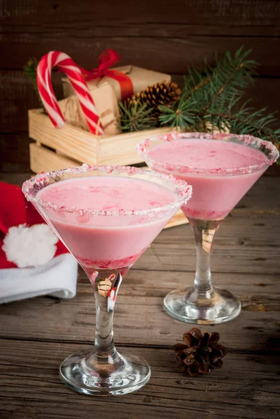 Traditional Christmas cocktail candy cane punch — Stock Photo, Image