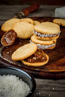 Tatlı alfajores pişirme