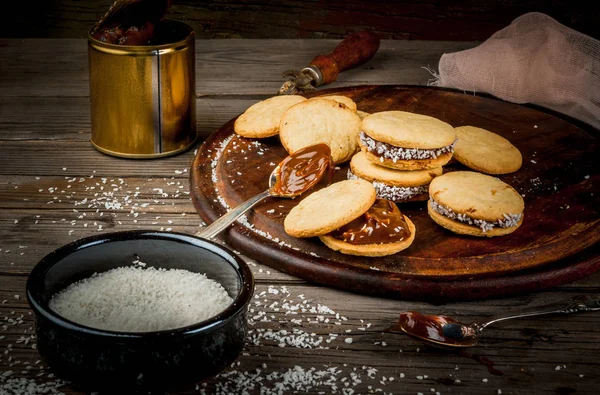 Tatlı alfajores pişirme