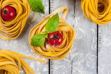 Ev ham pişmemiş makarna