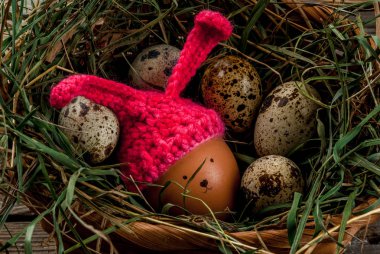 Rustik natürmort ile tavşan tavuk yumurta gibi dekore edilmiştir.