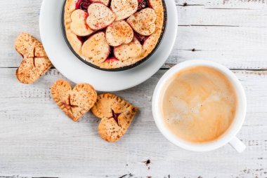 Sevgililer günü için vişneli tart