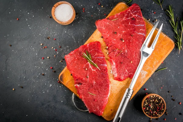 Syrový hovězí steak — Stock fotografie