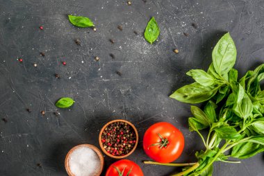 Mutfak masasında malzemelerle, Italyan Mutfagi