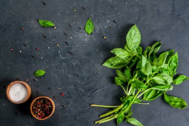 Mutfak masasında malzemelerle, Italyan Mutfagi