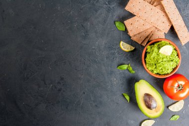 Guacamole sandviç için malzemeler ile