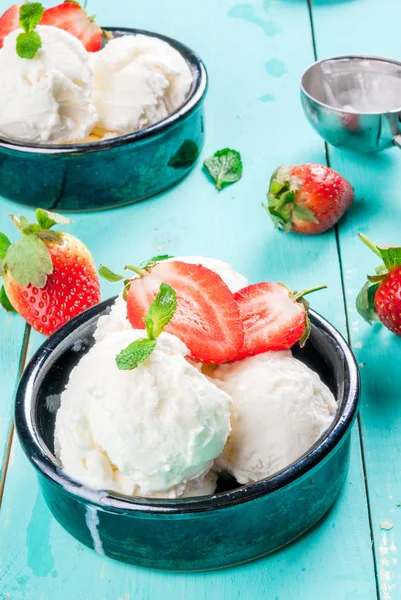 Vanilla ice cream with strawberries and mint