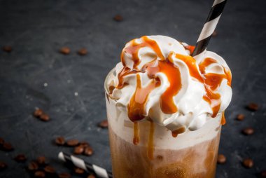 Soğuk kahve içecek frappe (frappuccino)