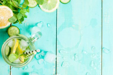 Limon, salatalık ve naneli kokteyl Detoks