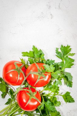 yeşillik ve domates