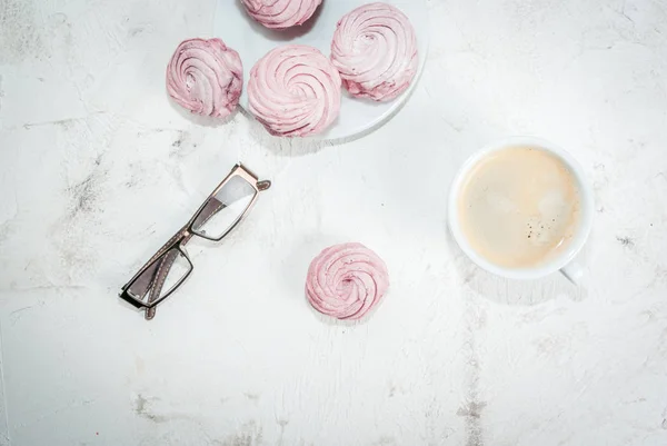 Notepad, cakes and coffee, romantic — Stock Photo, Image