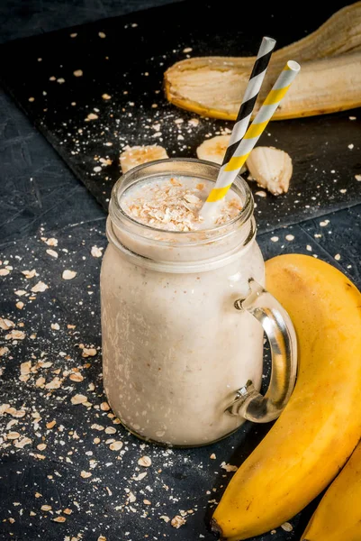 Batido de plátano con avena —  Fotos de Stock