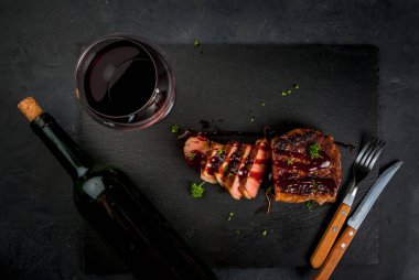 Şarap ile kızartılmış sığır eti biftek