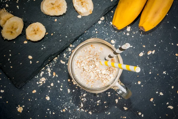 Batido de plátano con avena —  Fotos de Stock