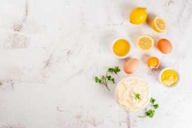 mayonez malzemelerle