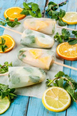 Mojito kokteyl üzerinden buzlu şeker