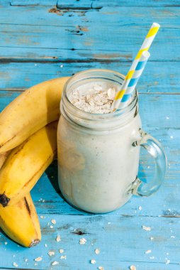 muz smoothie yulaf ezmesi ile