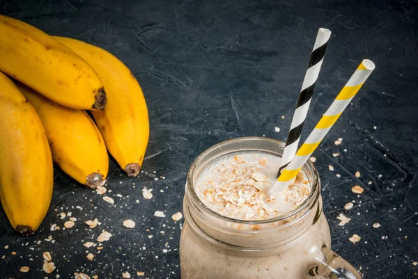 Batido de plátano con avena —  Fotos de Stock