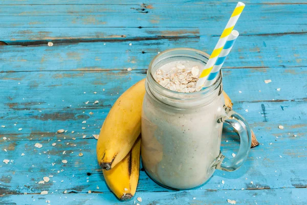 Batido de plátano con avena —  Fotos de Stock