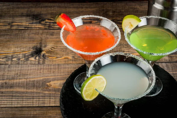 Trois types de cocktails alcoolisés au martini — Photo
