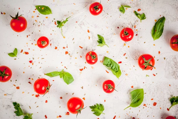 Fondo de cocina con tomates y verduras — Foto de Stock