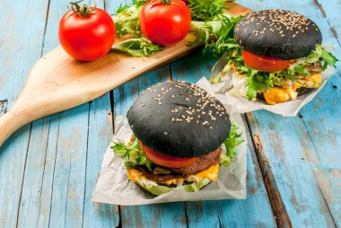 Taze ev yapımı siyah Burger