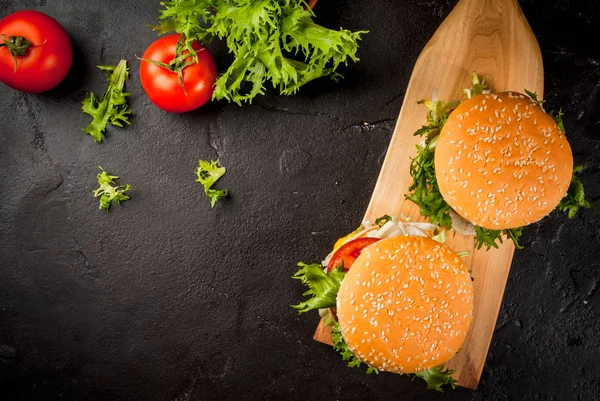 Świeżo domowe hamburgery — Zdjęcie stockowe