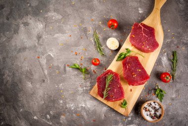 Taze çiğ hazırlıksız sığır eti