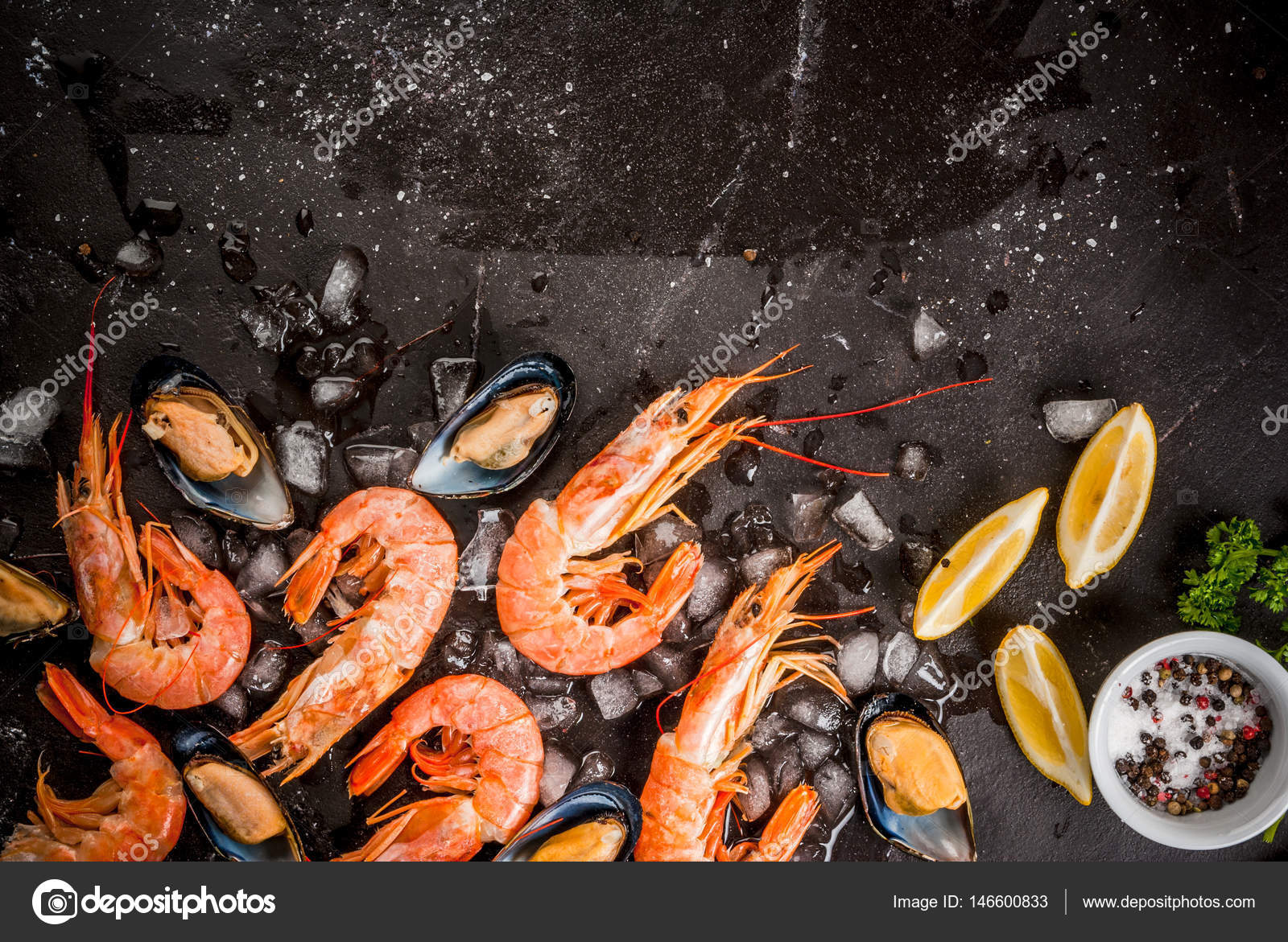 морепродукты крабы креветки устрицы. креветки омары крабы лангусты. устрицы и креветки. креветка устрица. краб устрица креветка.