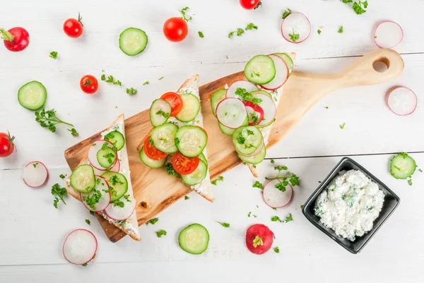 Bahar sandviç taze sebze ile