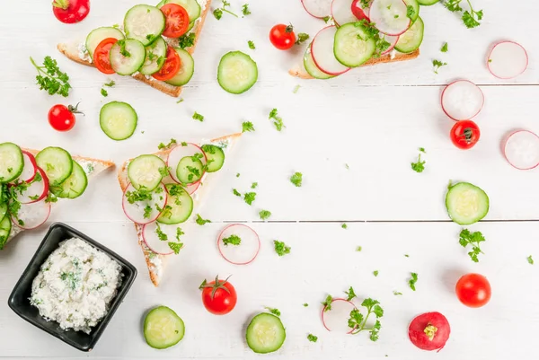 Bahar sandviç taze sebze ile