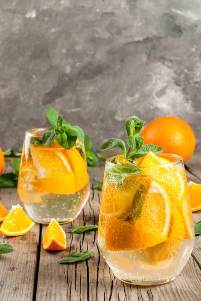 Verão refrescante bebida laranja — Fotografia de Stock