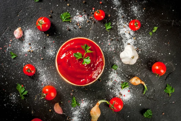 Domates sosu veya ketçap malzemelerle