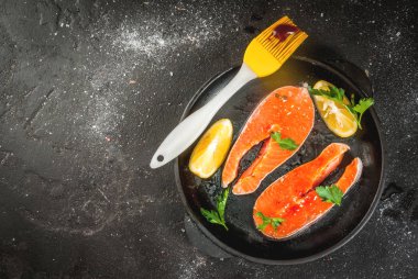 Somon ızgara biftek için hazır