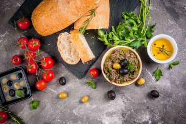 Geleneksel İtalyan meze tapenade