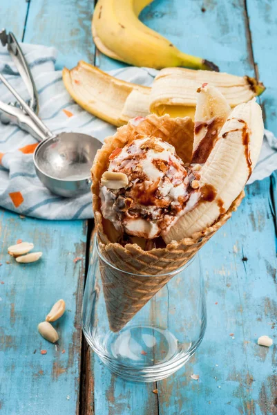 Banana split ice cream — Stock Photo, Image