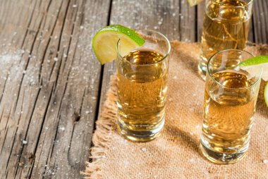 Kireç ile altın tekila