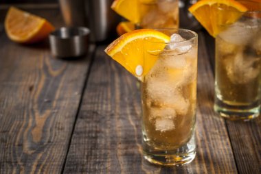 Alkollü votka portakal kokteyl