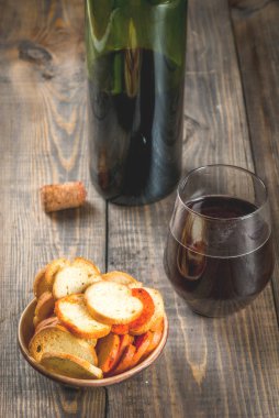 İtalyan brusquette kraker ve şarap