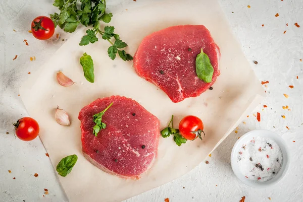 Rauw rundvlees, steak, kotelet. — Stockfoto