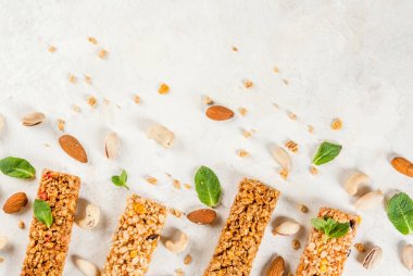 Dört tahıl granola barlar