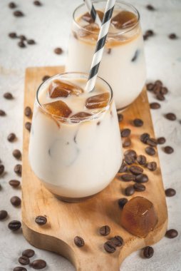 Buzlu kahve karamel ile