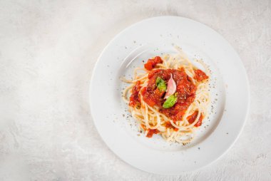 Marinara soslu spagetti